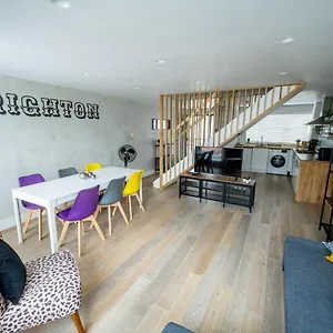Entire In The Heart Of Lanes Apartment